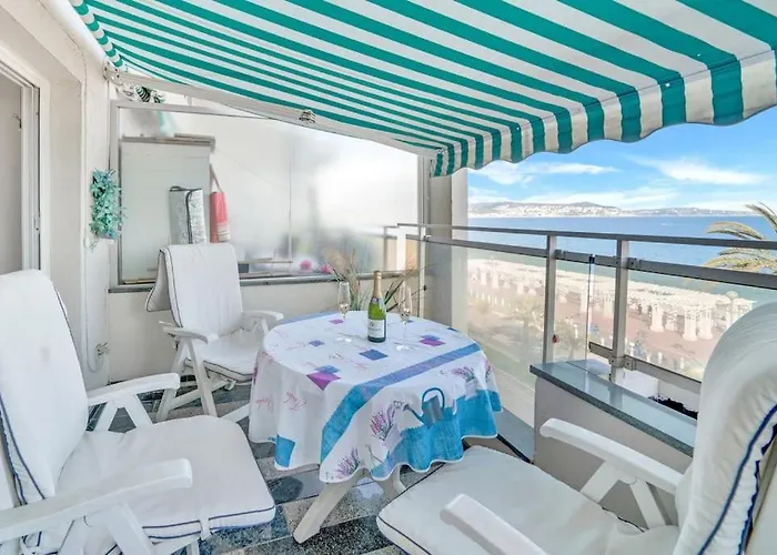 La Prom - A Two Bedroom Apartment With A Sea View