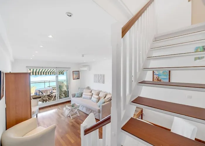 La Prom - A Two Bedroom Apartment With A Sea View