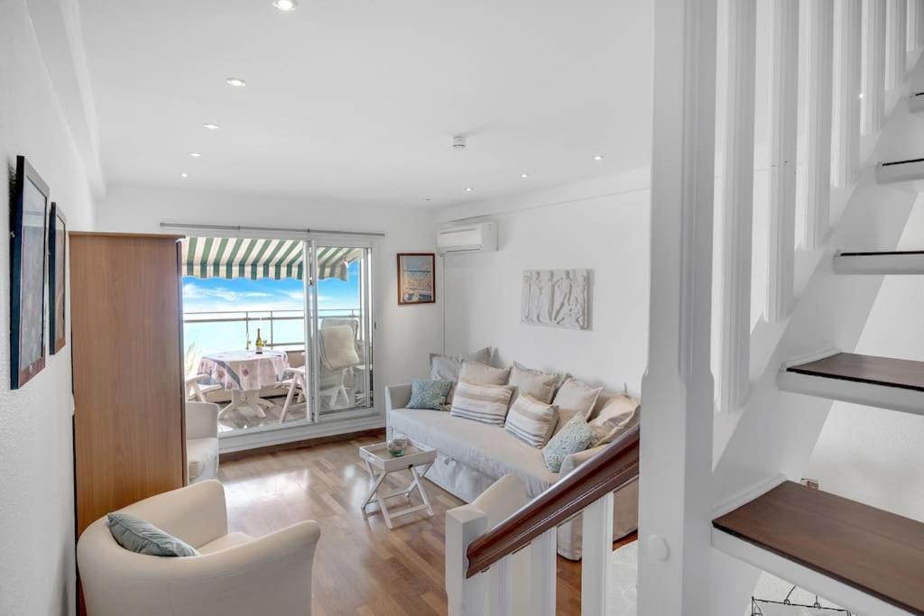 La Prom - A Two Bedroom With A Sea View